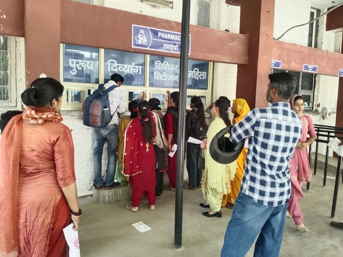 Fatehabad News: नागरिक अस्पताल में अमृत फार्मेसी योजना का टूटा दम