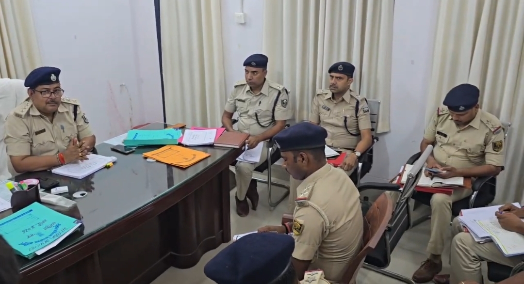 नियमित गश्ती करें व संदिग्ध गतिविधि पर रखें नजर