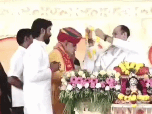भीलवाड़ा में श्री शिव महापुराण कथा का तीसरा दिन:UDH मंत्री जाबर सिंह ने लिया पंडित प्रदीप मिश्रा से आशीर्वाद, कथा सुनी