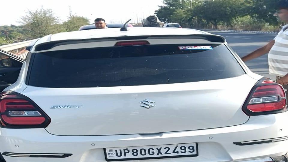 UP: पत्नी के सामने पति की पिटाई, कार सवार युवकों ने बोला हमला; तीन दिन बाद दर्ज हुई प्राथमिकी