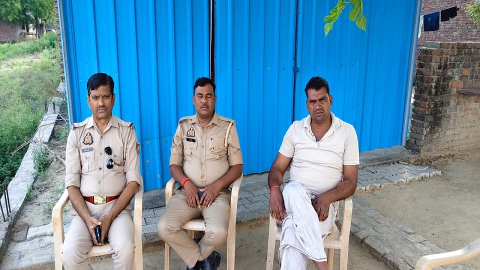 Agra: सीएम योगी के दौरे से पहले किसान नेताओं पर प्रशासन की सख्ती, पुलिस इनको किया हाउस अरेस्ट