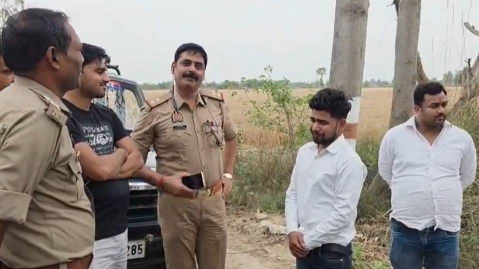 UP News: सराफा कारोबारी से दिनदहाड़े 10 लाख की लूट, कनपटी पर तमंचा सटाकर जेवरात भरा बैग ले उड़े बदमाश