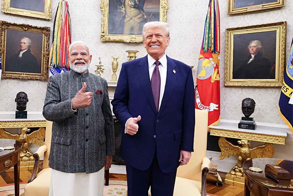 बेशर्मी-झूठ में ट्रंप, मोदी भाई-भाई!