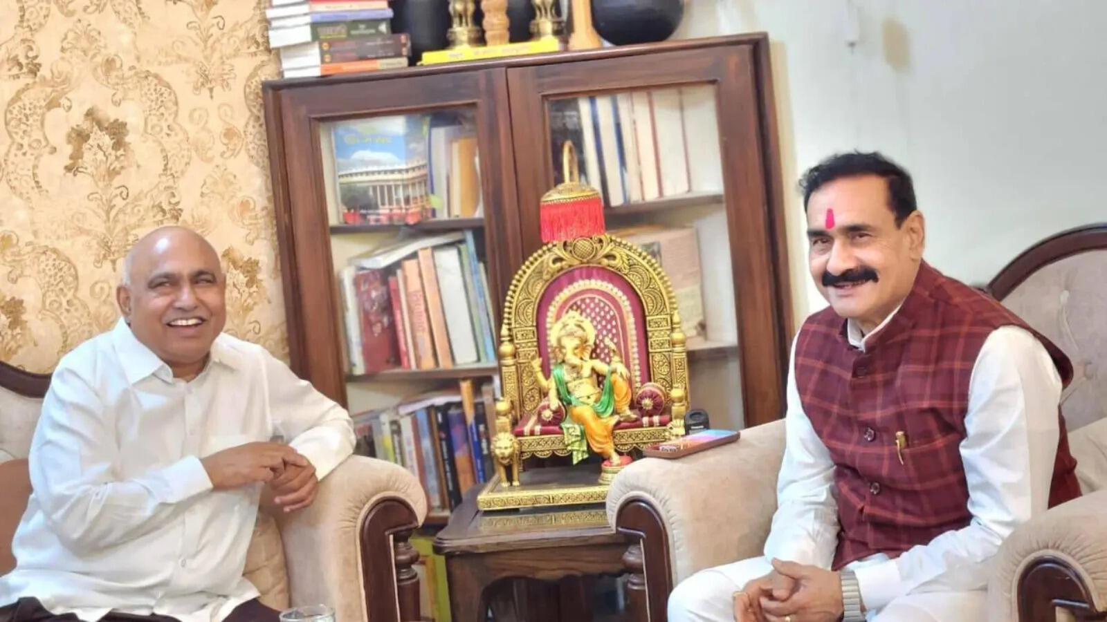 नरोत्तम मिश्रा करेंगे 'कम बैक'?, हेमंत खंडेलवाल के साथ बंद कमरे में हुई मीटिंग, कांग्रेस खेमे में बढ़ रही टेंशन