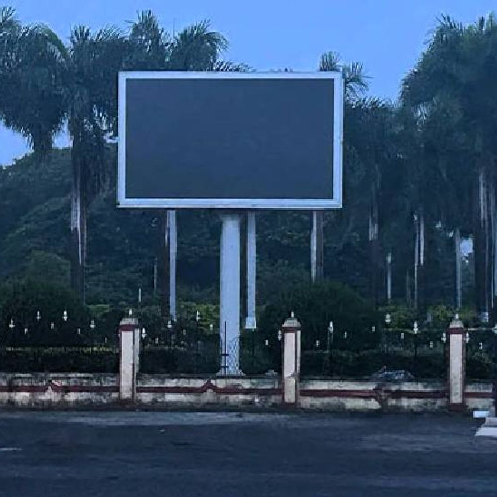 नोएडा में गांव के बाहर लगेंगे इलेक्ट्रिक डिस्प्ले बोर्ड:महिला सुरक्षा, साइबर क्राइम, उद्यान विभाग, सिविल कार्य, जल और सीवर के होंगे नंबर