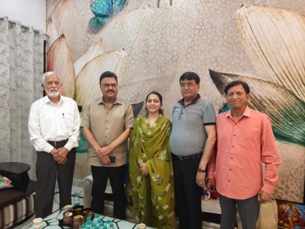 श्वेता त्यागी को वीवीआईपी ग्रुप के सीएमडी प्रवीण त्यागी ने दी शुभकामना