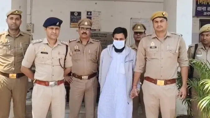 सीएम योगी की मां पर अभद्र टिप्पणी करने वाला मौलाना गिरफ्तार, भेजा गया जेल