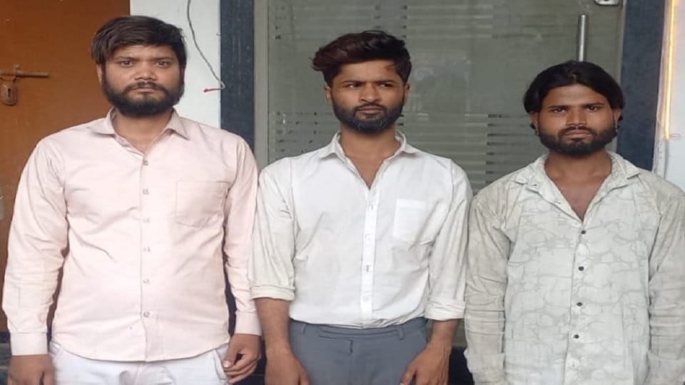 ऑटो में घूमते हैं बाइक चोर: आगरा पुलिस ने किया ऐसे गैंग का पर्दाफाश, जो चुटकियों में उड़ाते हैं दो पहिया