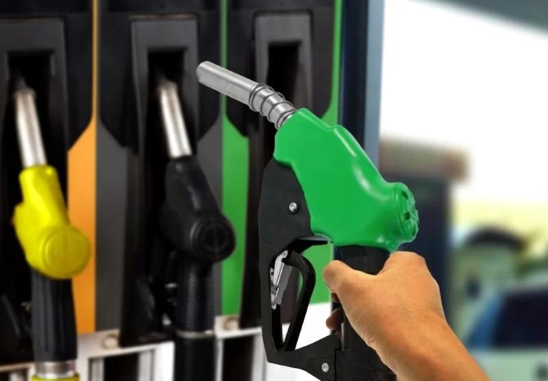 प्रीमियम पेट्रोल-डीजल के दाम फिर से बढ़े, आम आदमी की जेब पर असर