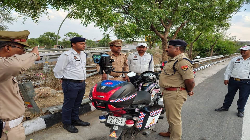 UP: एक्सप्रेस-वे और हाईवे पर तेज रफ्तार अब पड़ेगी भारी, स्पीड रडार गन की रहेगी नजर; तुरंत कट जाएगा चालान