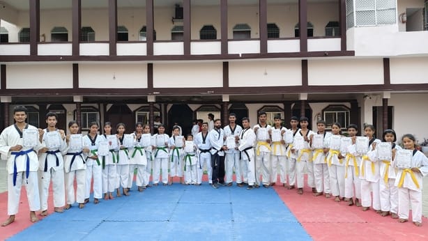 Ambedkar Nagar News: 30 ताइक्वांडो खिलाड़ियों को मिले प्रमाणपत्र