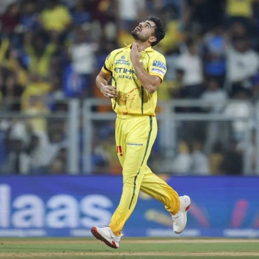 गायकवाड ने मुंबई के खिलाफ जीत मुकेश को समर्पित की:मां के निधन के बावजूद मैदान पर उतरे थे गेंदबाज; टीम ने भी काली पट्टी बांधी