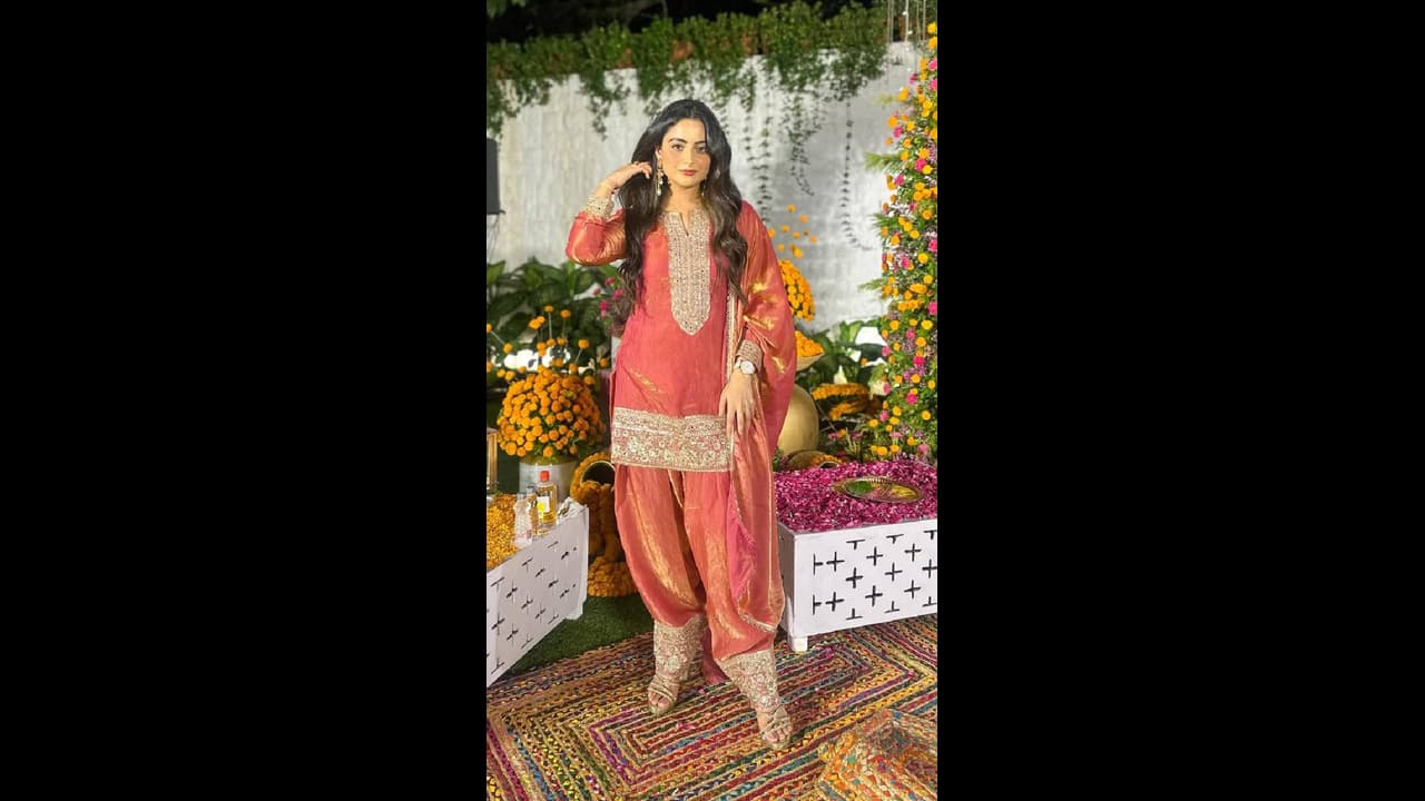 Short Silk Suit: 6 शॉर्ट सिल्क सूट पहन कर्वी टॉल गर्ल का फिगर दिखेगा 100% परफेक्ट
