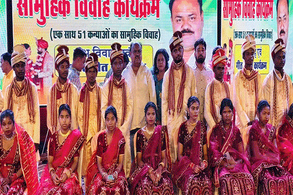 जमाताड़ा : गांधी मैदान में 51 जोड़ों का सामूहिक विवाह, एक्टर चंकी पांडे भी रहे मौजूद