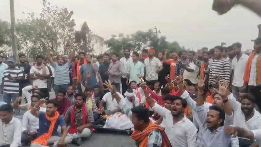 ओडिशा में बढ़ रहा गौतस्करों का आतंक! टक्कर में 1 गौ रक्षक की मौत, 1 घायल- लोगों ने गुस्से से जाम किया राजमार्ग