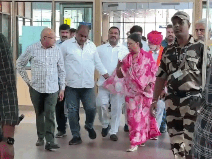 उदयपुर एयरपोर्ट पर वसुंधरा राजे और राज्यपाल कटारिया की मुलाकात:दोनों के बीच बातचीत हुई, फिर राजे बांसवाड़ा और कटारिया चंडीगढ़ के लिए रवाना हुए