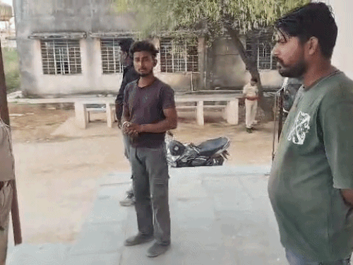 कोटा में मंडी के गेंहू बेचने आया किसान अचेत, मौत:नीलामी के लिए यार्ड में खड़ा था, किराए की जमीन पर की गई फ़सल बारिश में हुई थी गीली